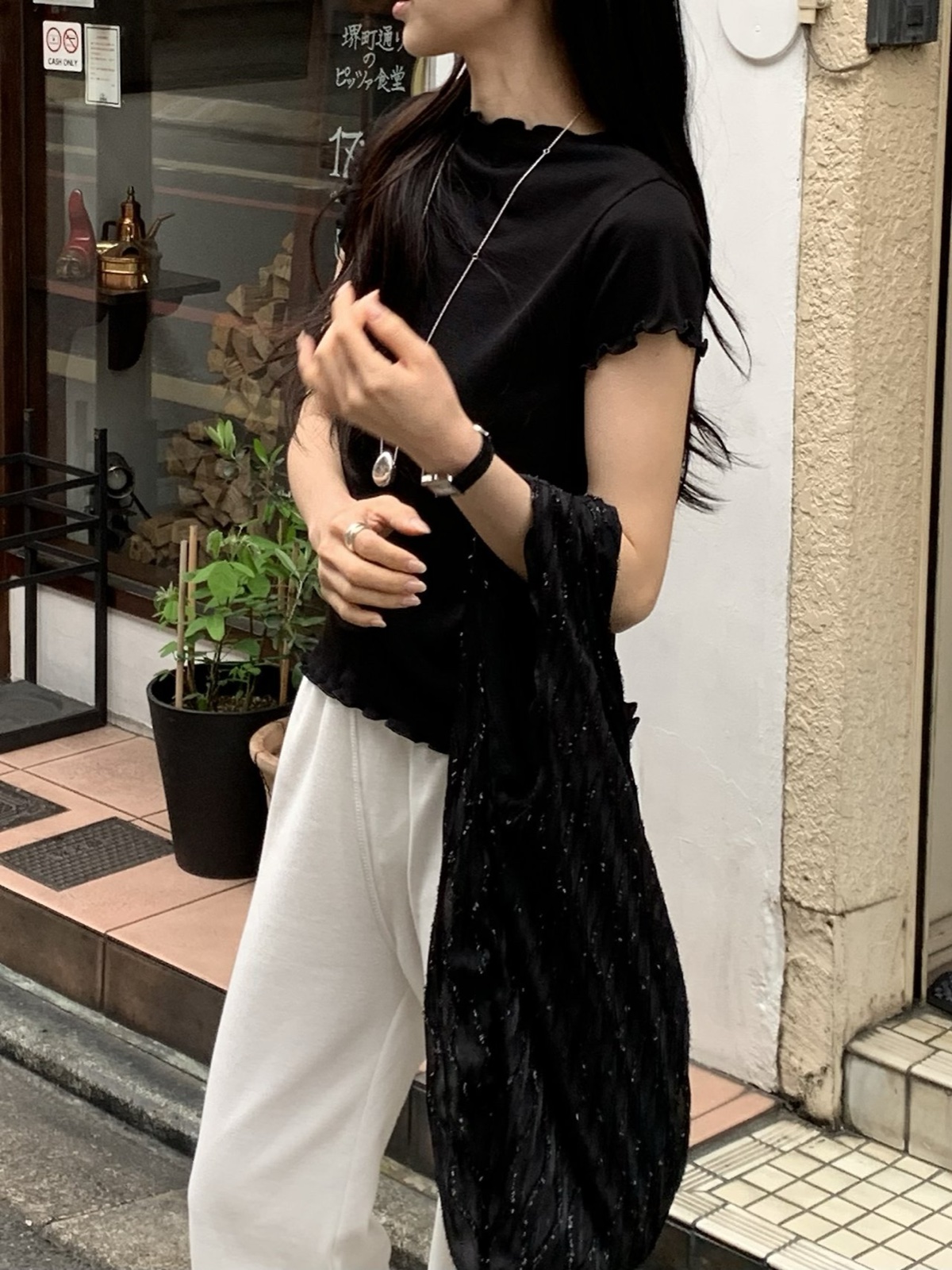 에일린 프릴 반팔티 상세 이미지 3