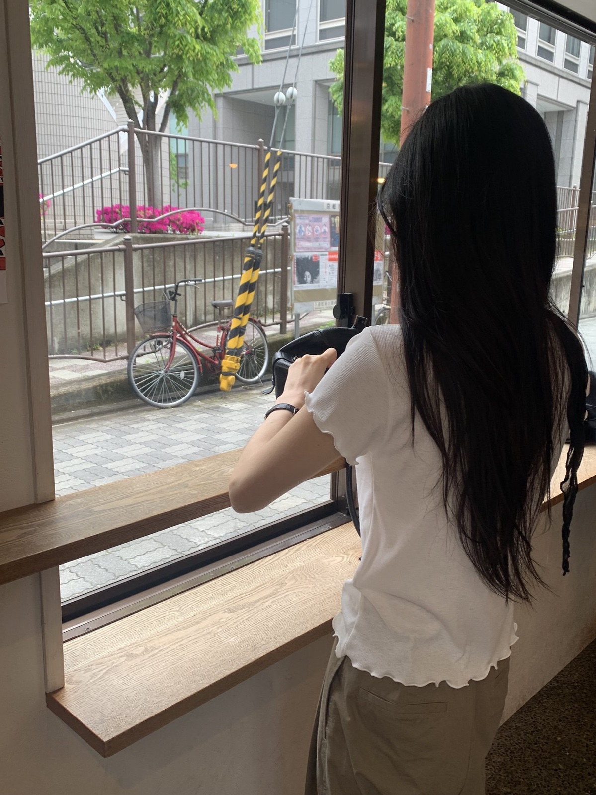 에일린 프릴 반팔티 상세 이미지 7