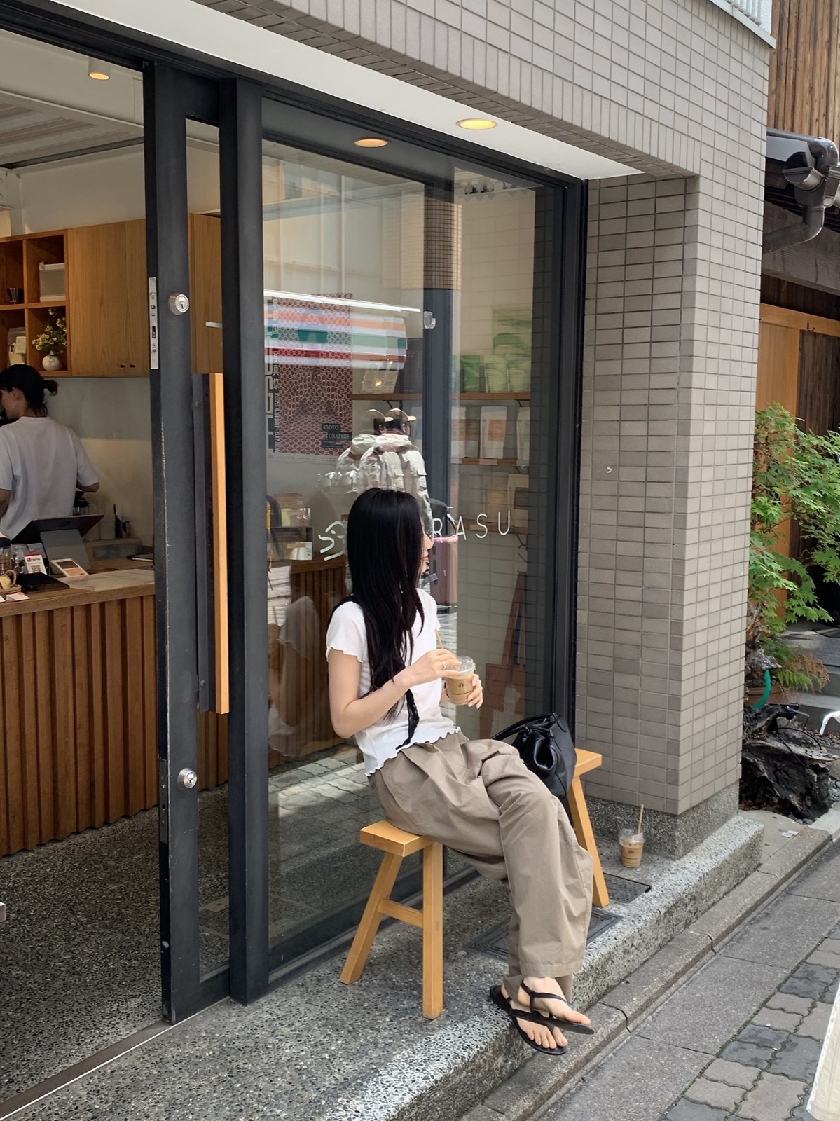 에일린 프릴 반팔티 상세 이미지 11