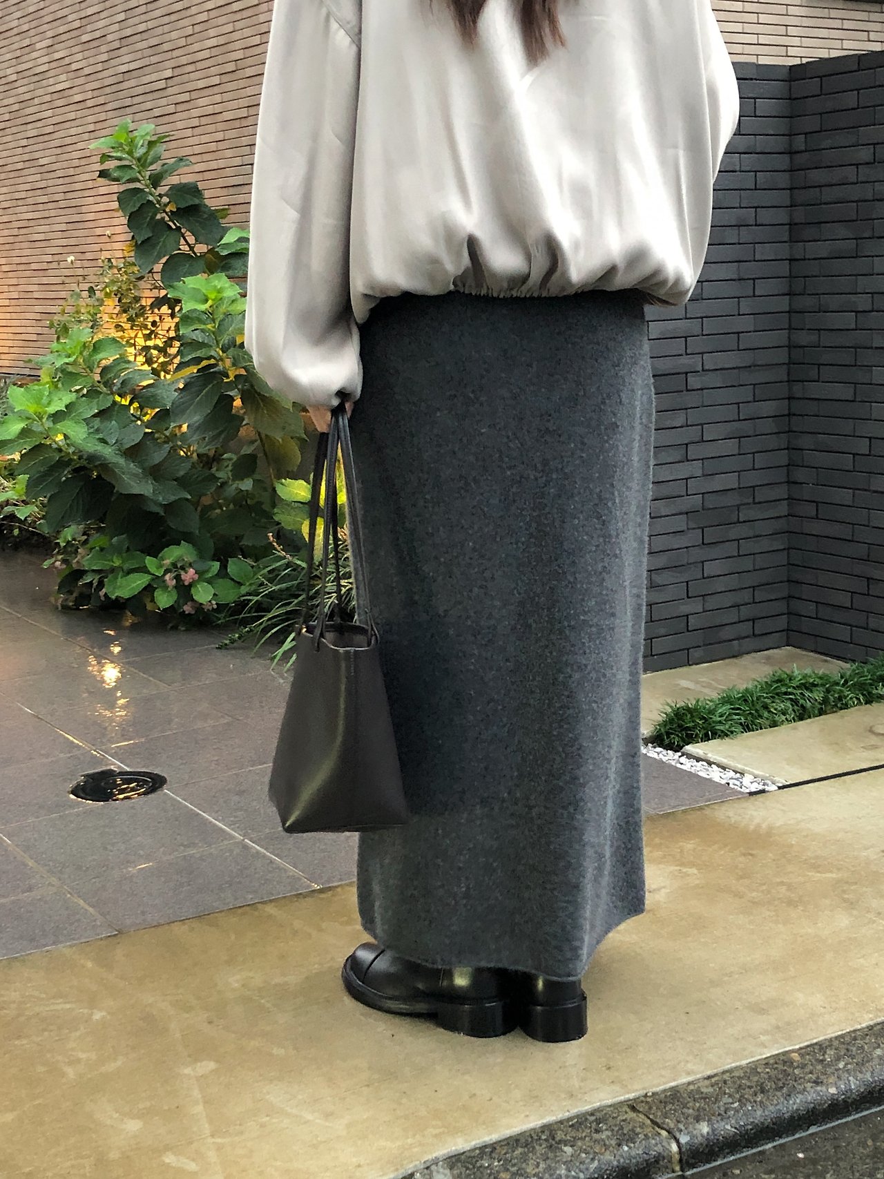 아멜 홀가먼트 캐시미어 롱 스커트 착용 컷