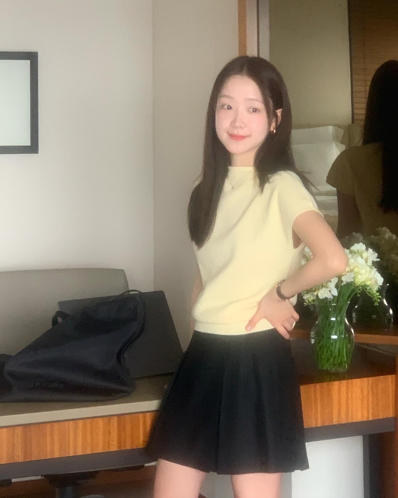베니 울 핀턱 숏 스커트 착용 컷