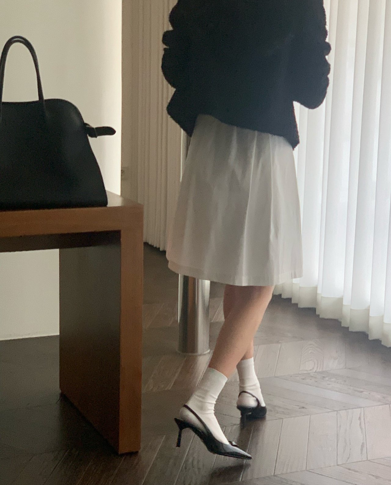 브릿지 핀턱 뒷밴딩 미디 스커트 상세 이미지 6