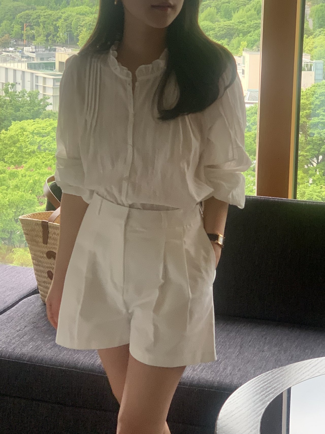 캐롤 핀턱 퍼프 블라우스 착용 컷
