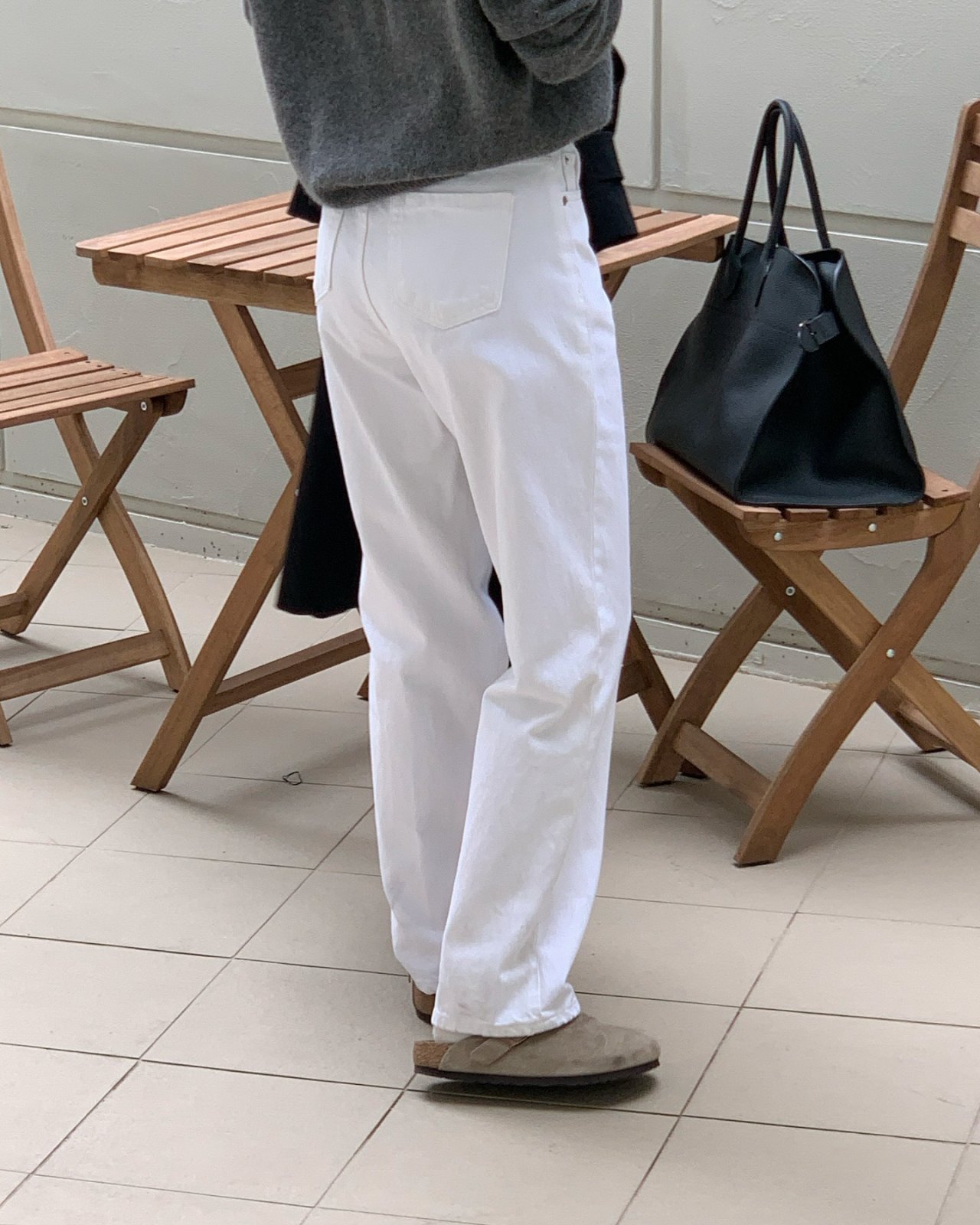 콘밀 레귤러 화이트 데님 착용 컷