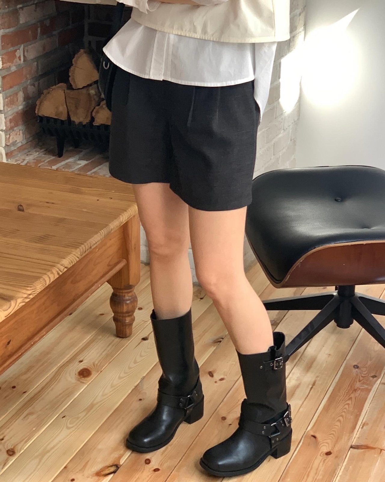 도브 핀턱 하프팬츠 착용 컷