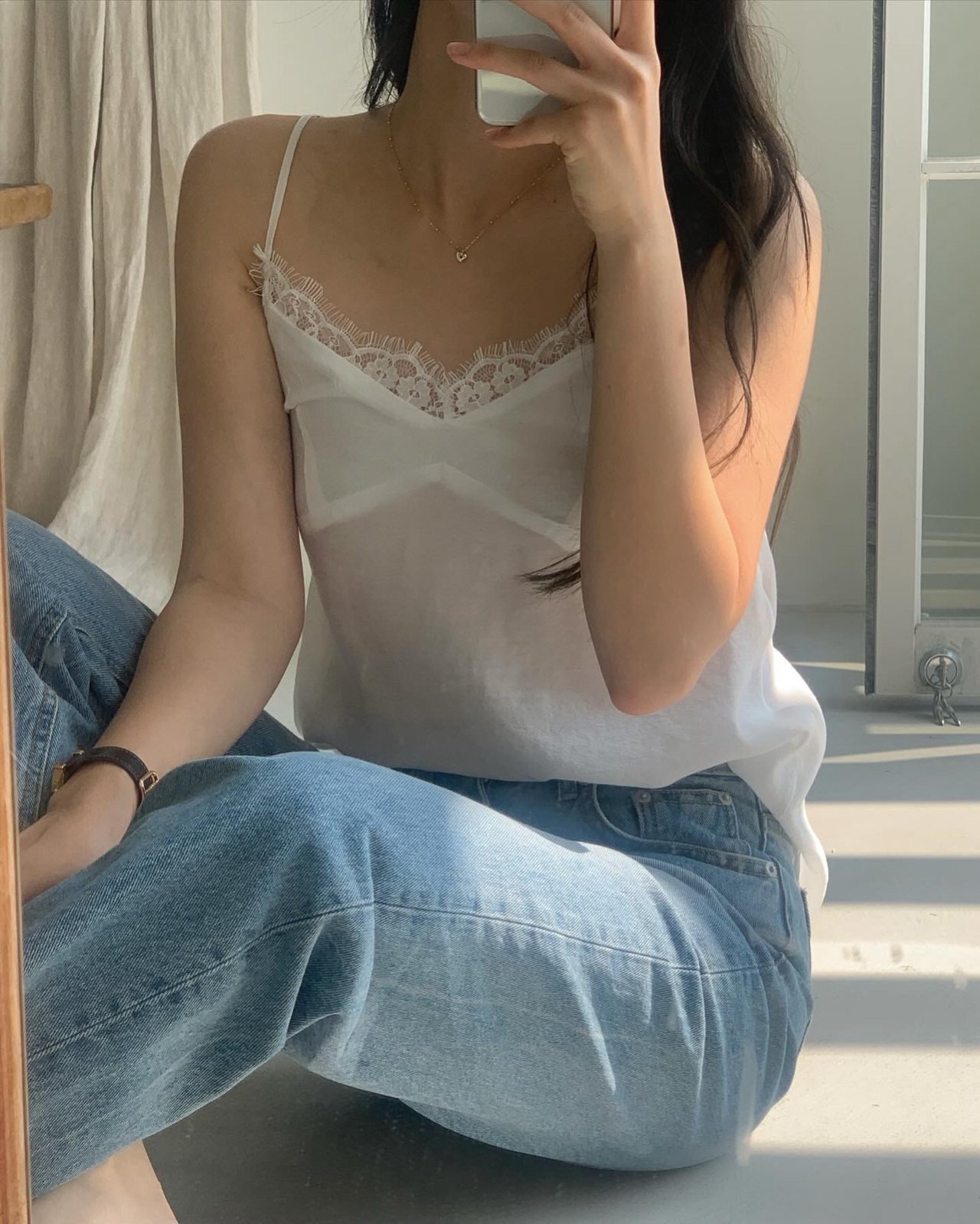 이젤 레이스 브이넥BL 착용 컷