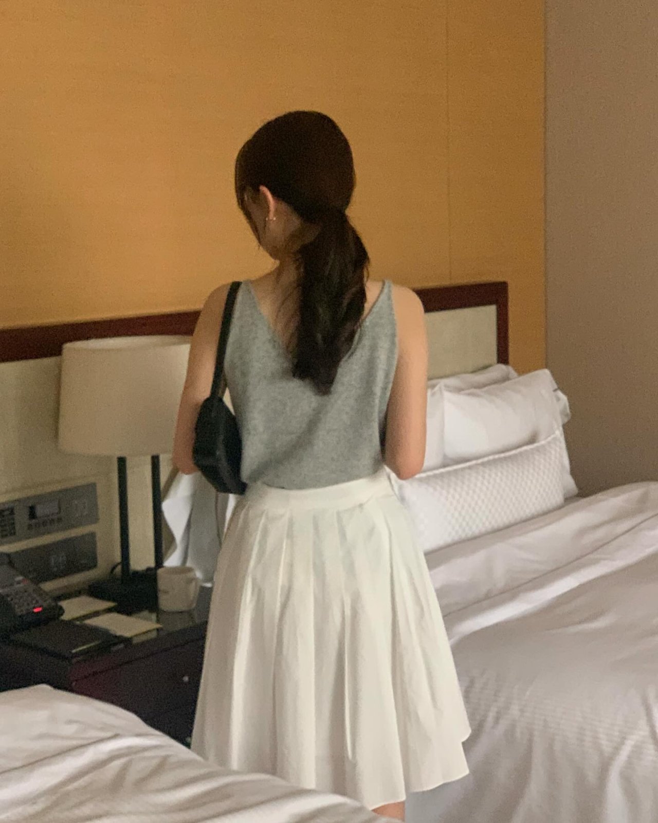 엘리 폭스 브이넥 슬리브리스 상세 이미지 7