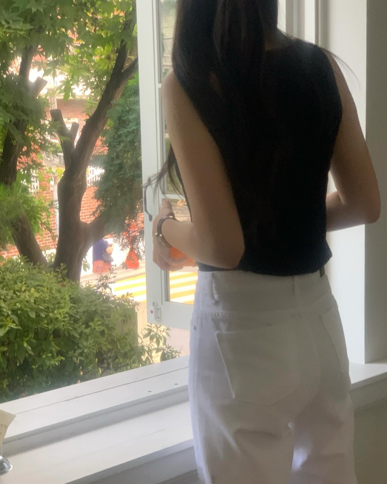 에띠 하트넥 셔링 슬리브리스 상세 이미지 5
