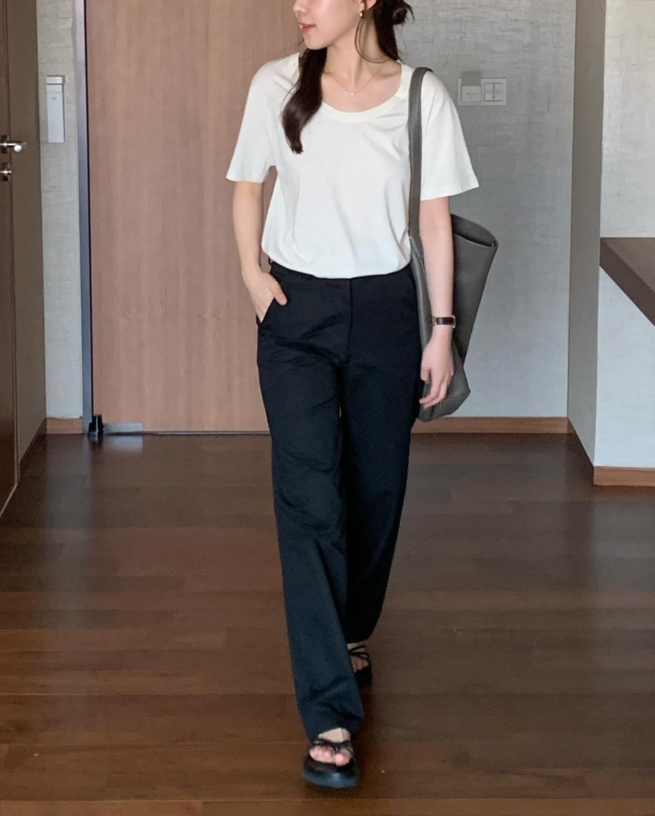 그로우 레귤러 코튼팬츠 착용 컷
