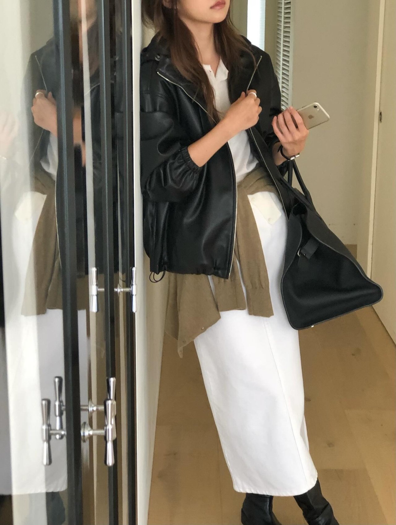 하이드 비건레더 후드 블루종 착용 컷