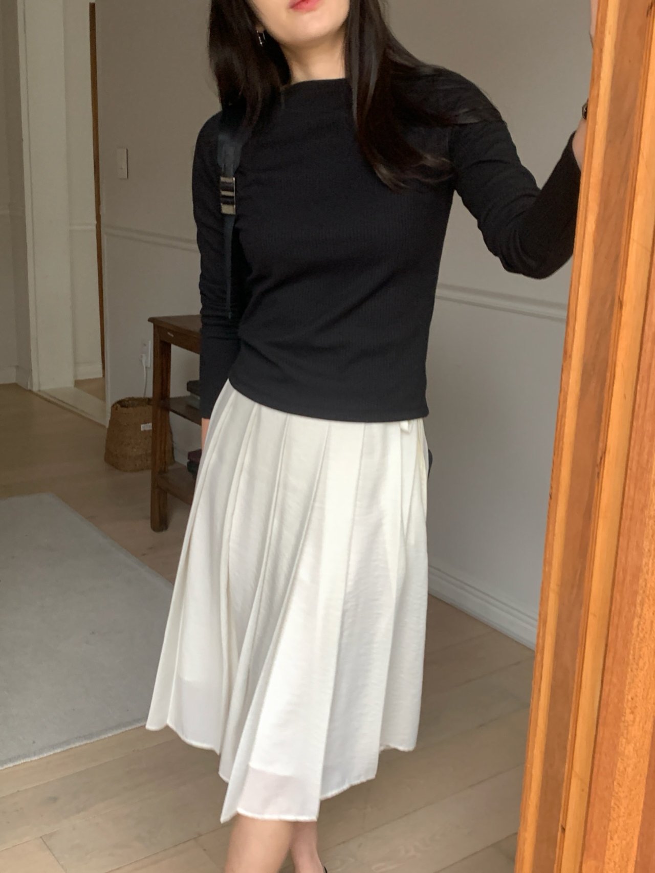 이엘 A라인 플리츠 미디 스커트 착용 컷
