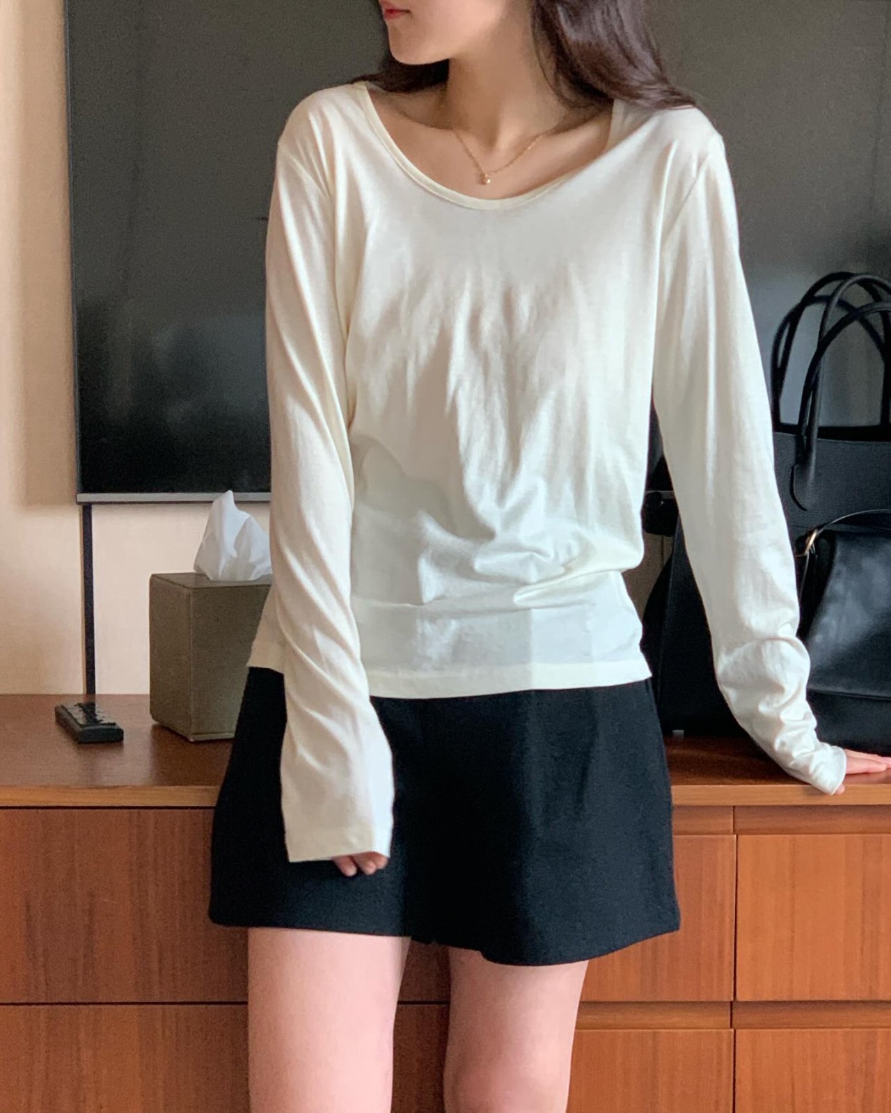 제인 U넥 절개 긴팔티셔츠