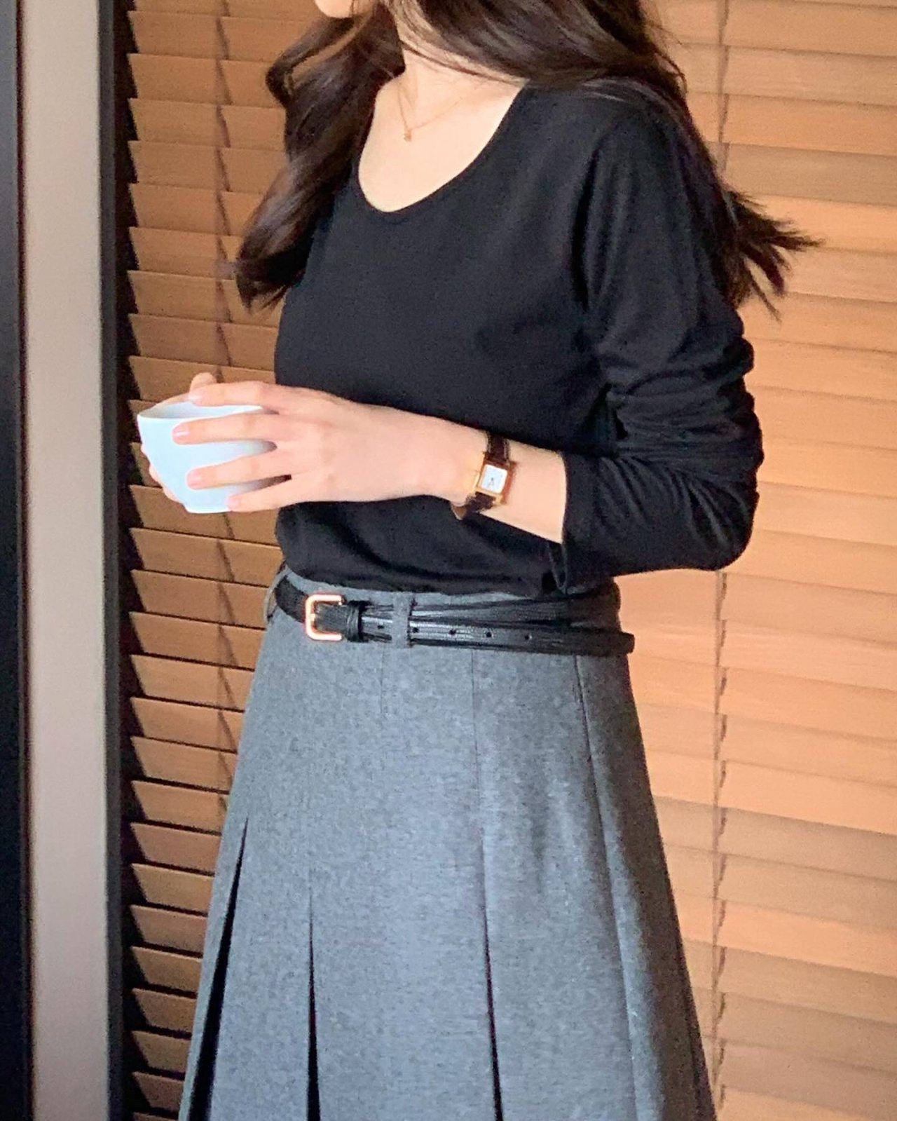 제인 U넥 절개 긴팔티셔츠 착용 컷