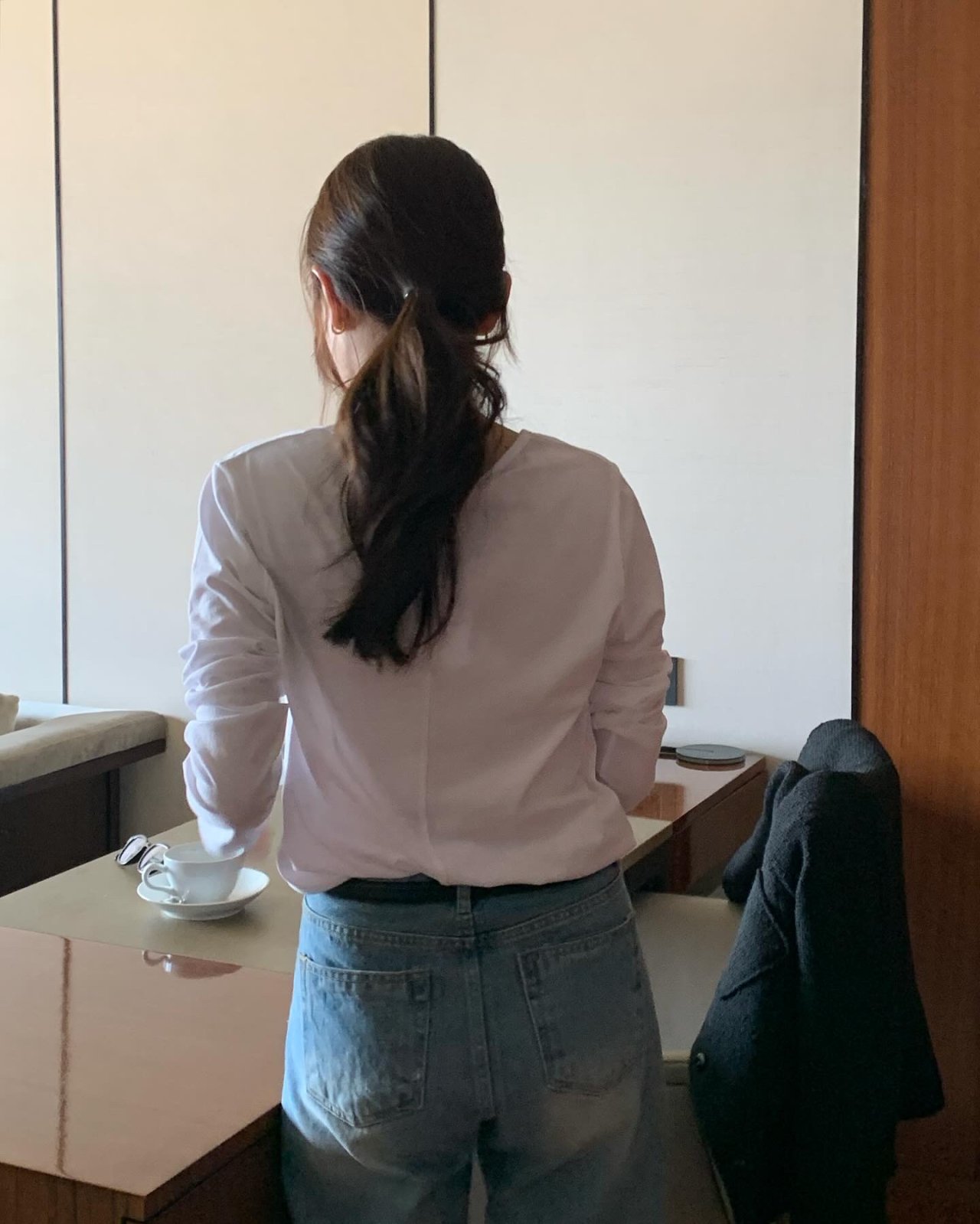 제인 U넥 절개 긴팔티셔츠 상세 이미지 5