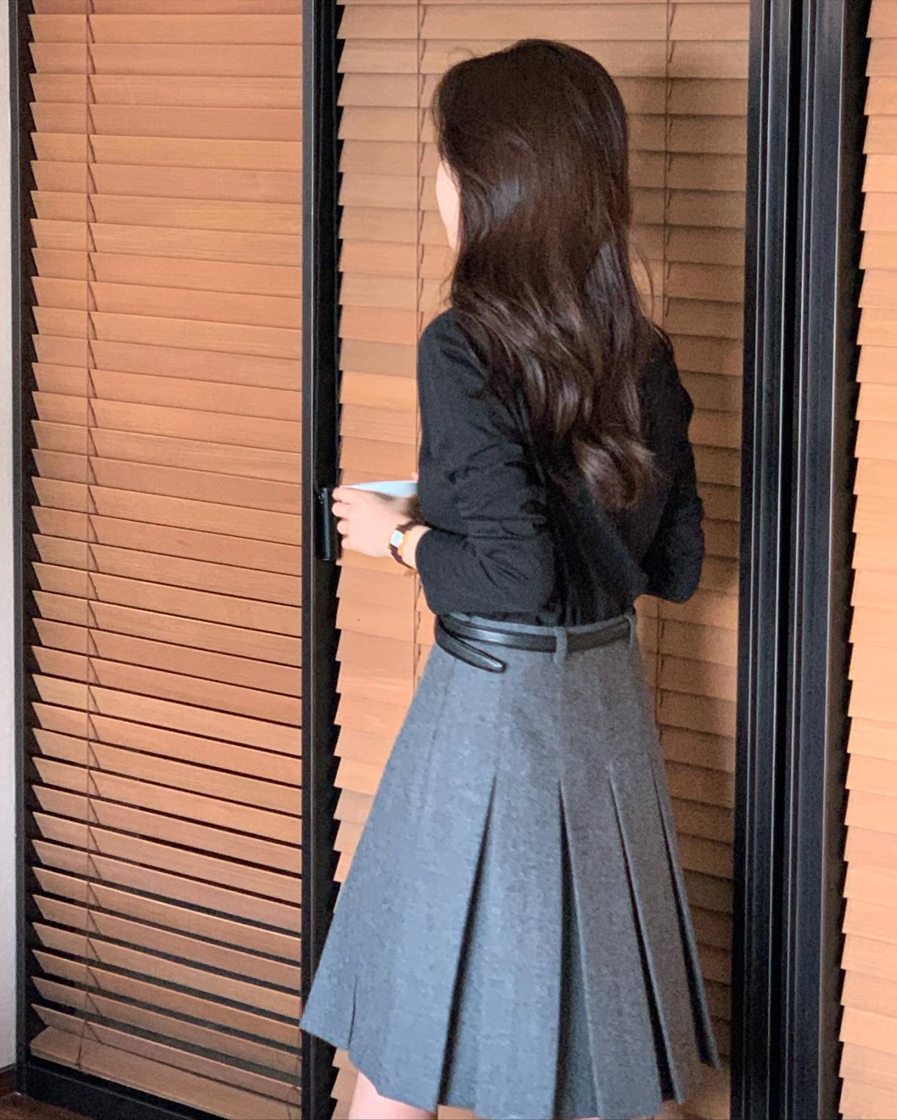 제인 U넥 절개 긴팔티셔츠 상세 이미지 7