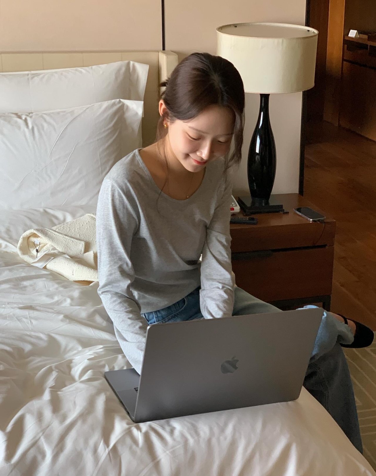 제인 U넥 절개 긴팔티셔츠 상세 이미지 8