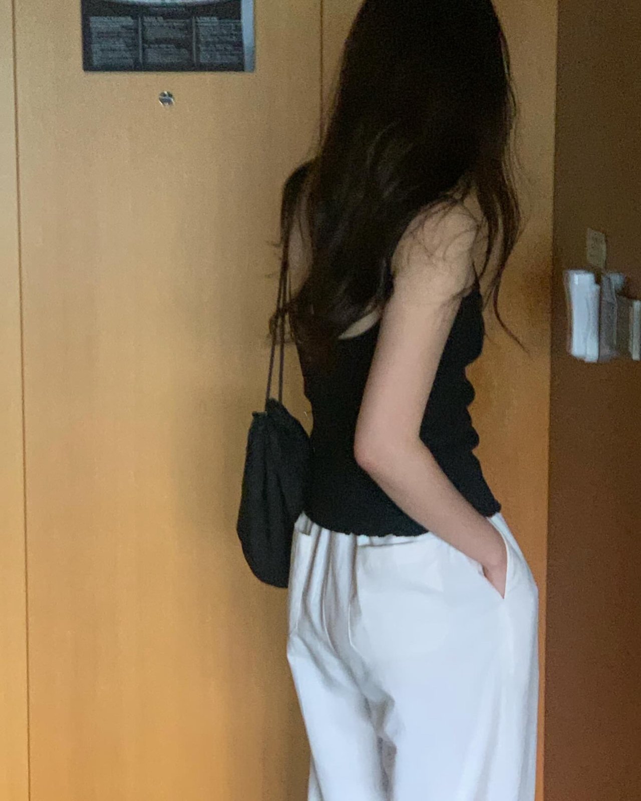 줄리 프릴 브이넥 슬리브리스 상세 이미지 2
