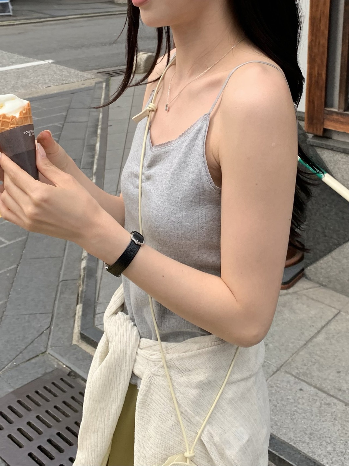 라넌 레이스 펀칭 끈 슬리브리스 상세 이미지 4