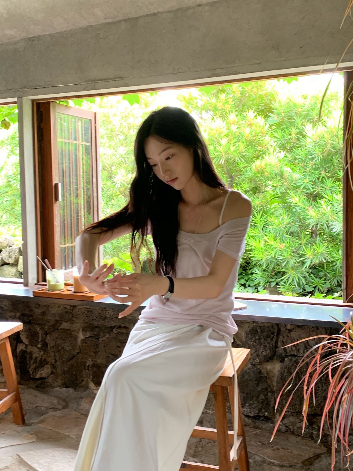 레나 오프숄더 티셔츠 상세 이미지 2