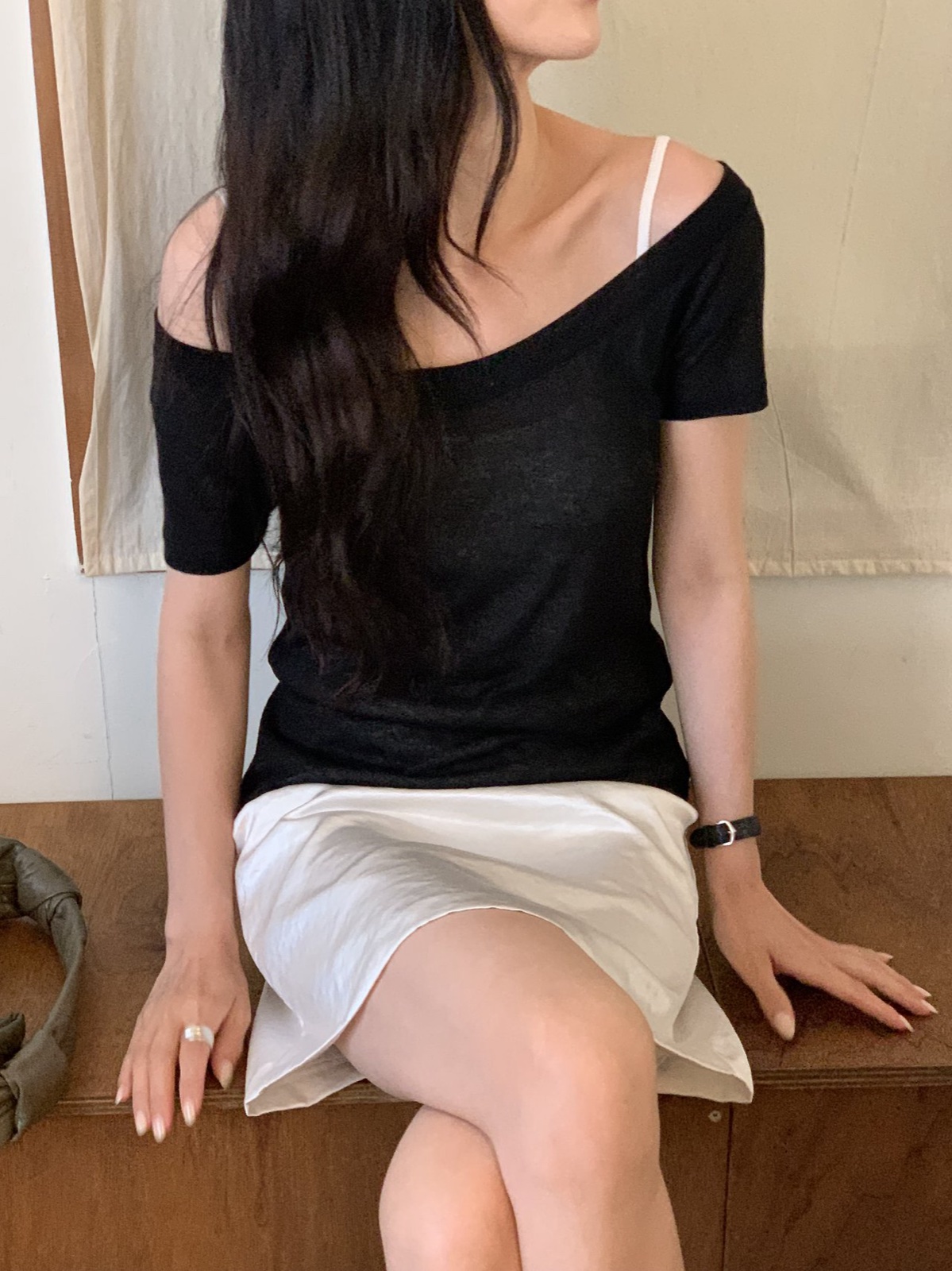 레나 오프숄더 티셔츠 상세 이미지 6