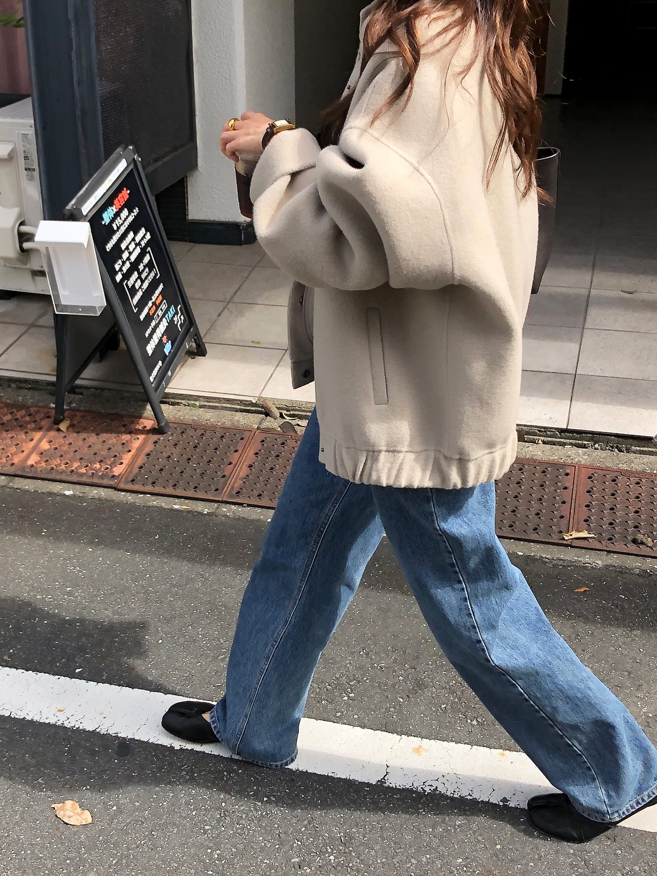 리엔 스트레이트핏 데님 팬츠 착용 컷