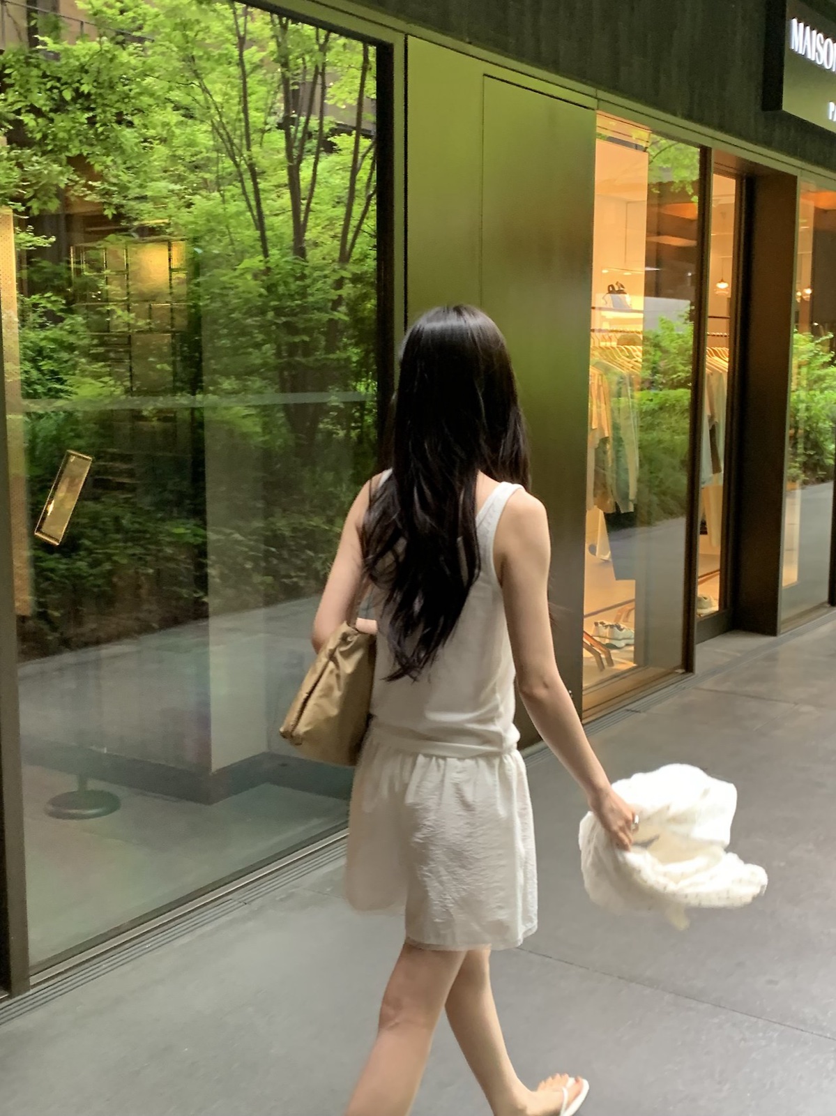 로에 헨리넥 슬리브리스 상세 이미지 2