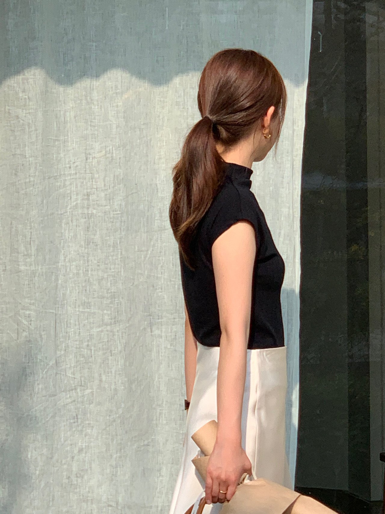 로에 모크넥 드랍숄더 티셔츠 상세 이미지 4