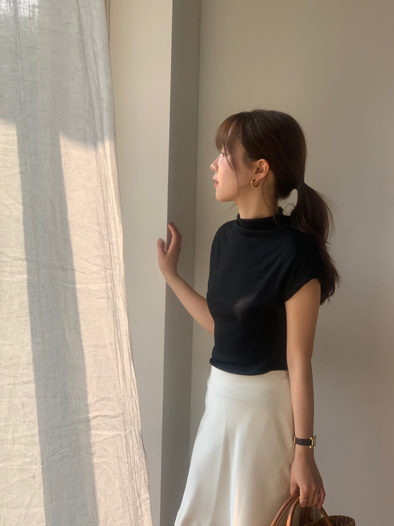 로에 모크넥 드랍숄더 티셔츠 상세 이미지 5