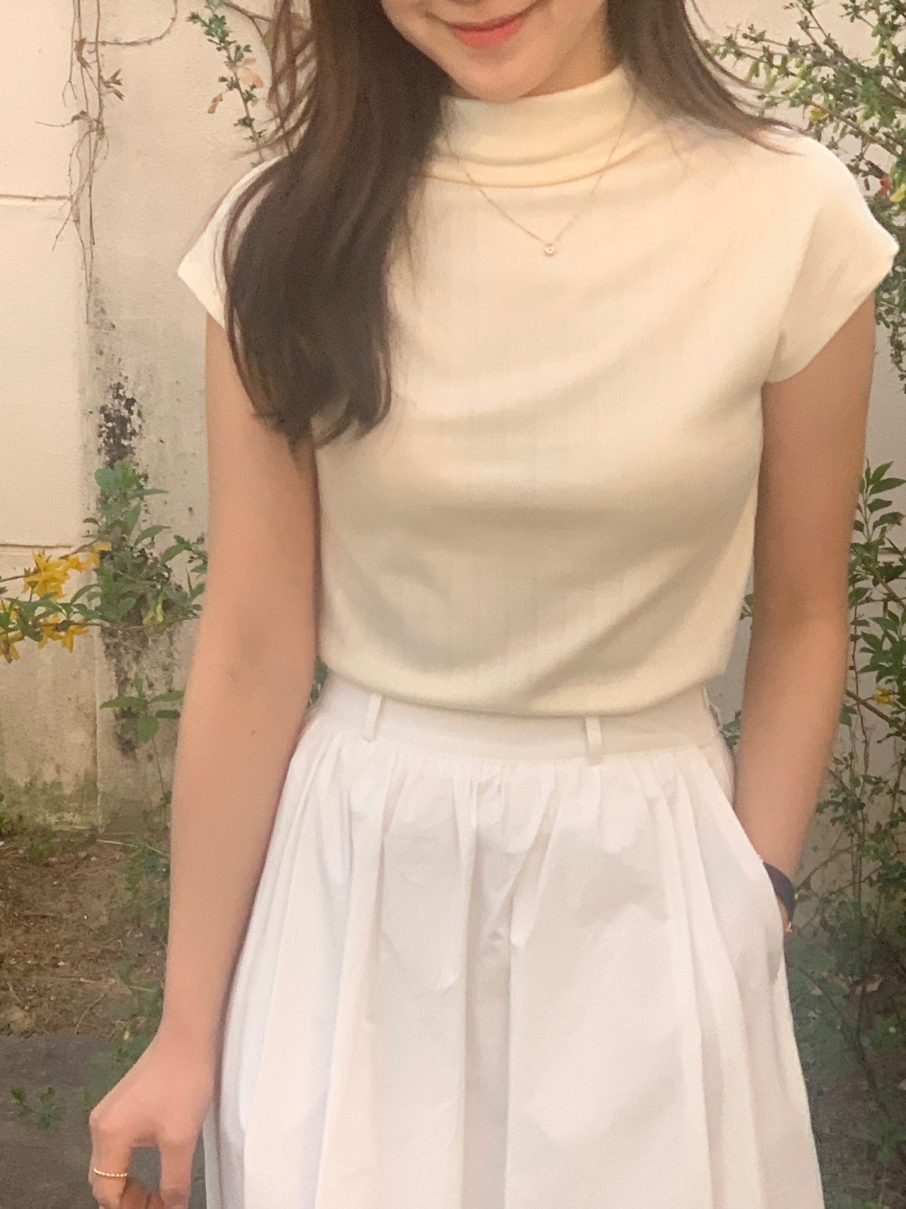 로에 모크넥 드랍숄더 티셔츠 상세 이미지 6