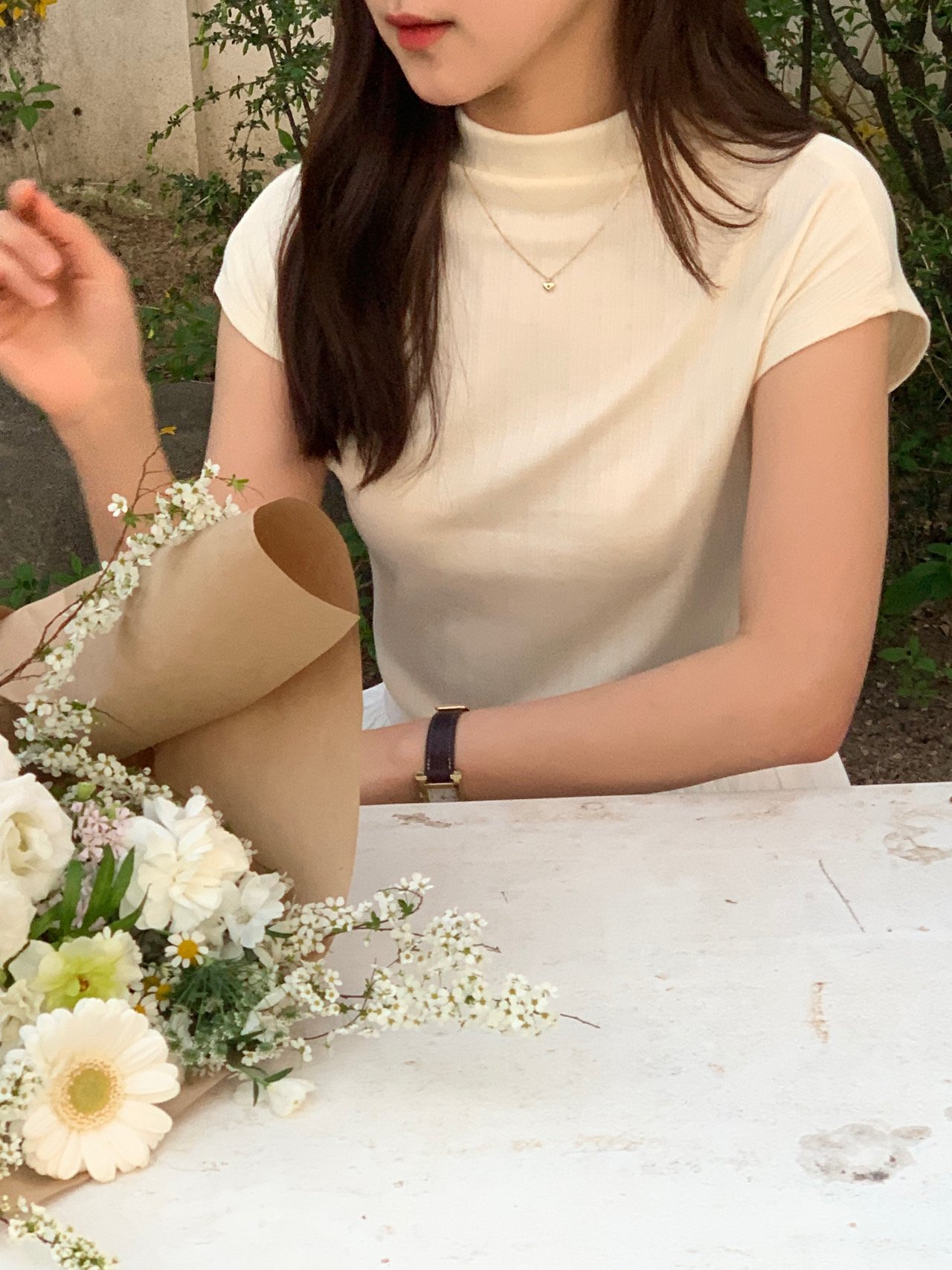 로에 모크넥 드랍숄더 티셔츠 상세 이미지 7