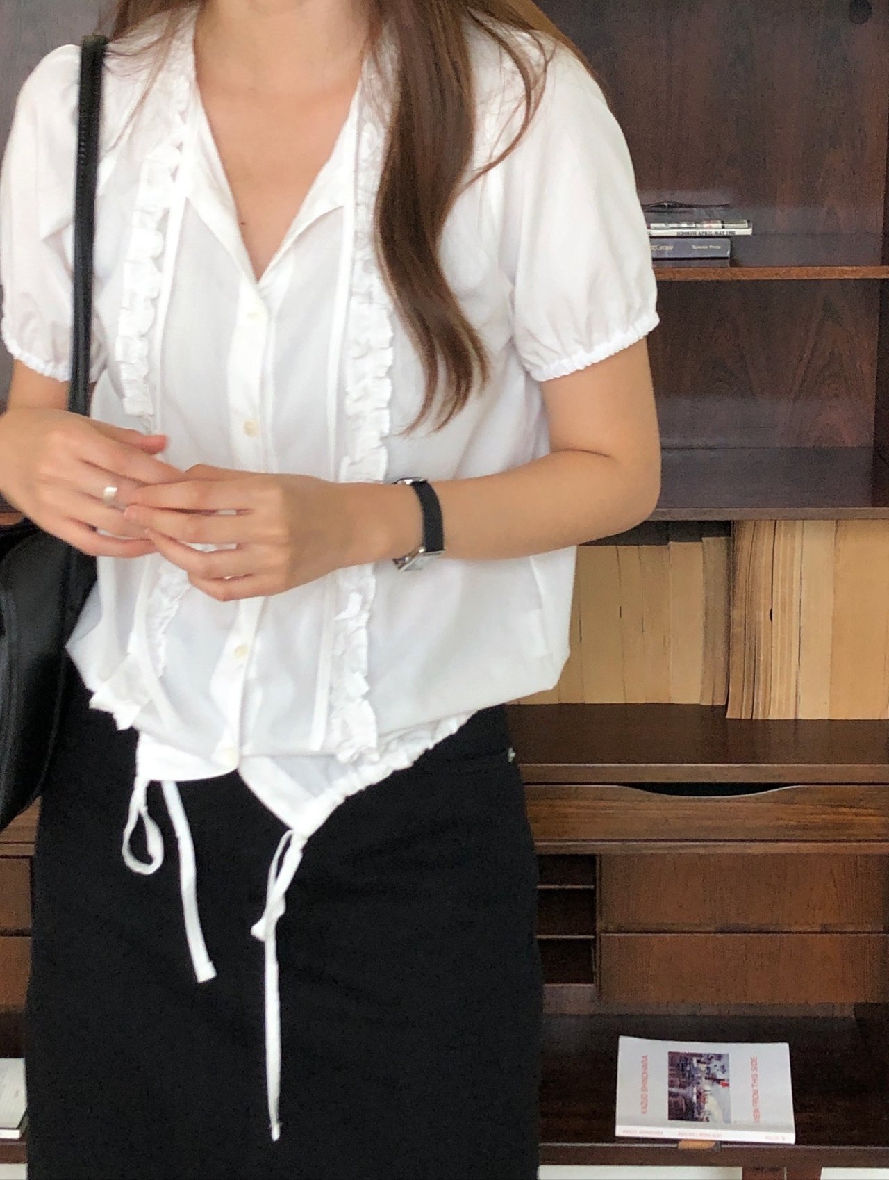 로하 레이스 반팔 블라우스 착용 컷