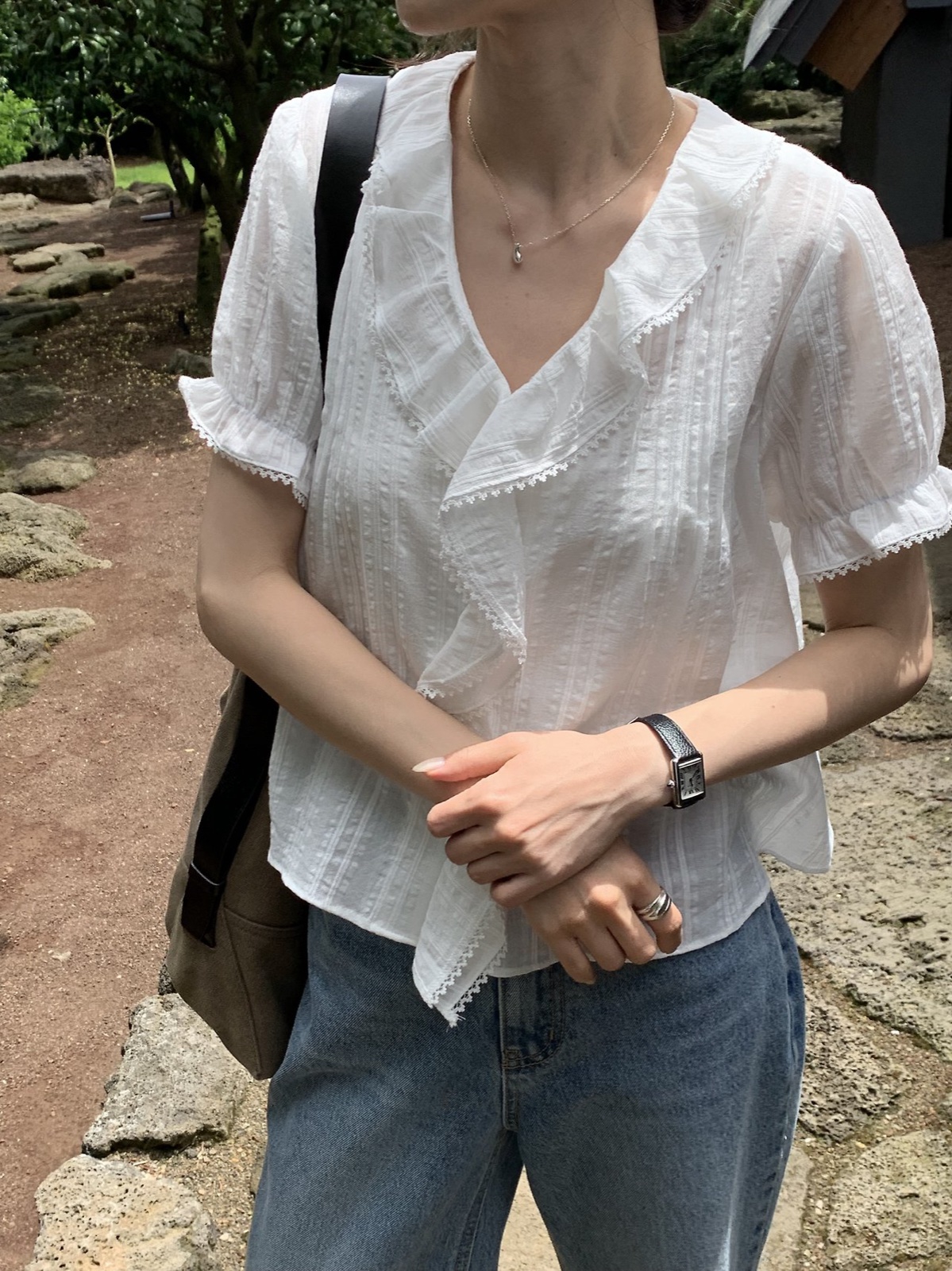 로우 프릴 핀턱 블라우스 상세 이미지 9