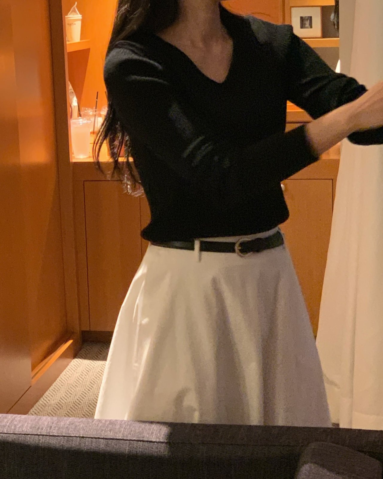 루나 울 골지 V넥 니트 상세 이미지 2