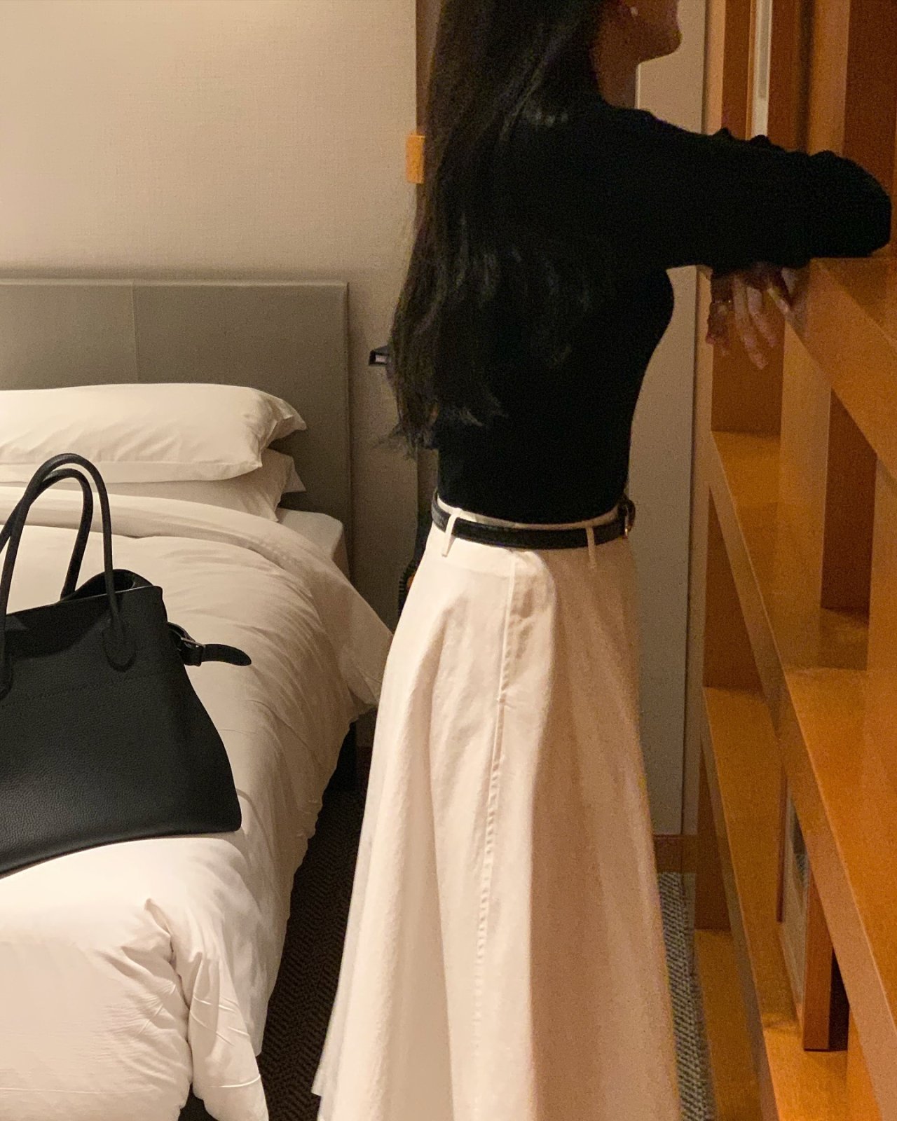 루나 울 골지 V넥 니트 상세 이미지 4