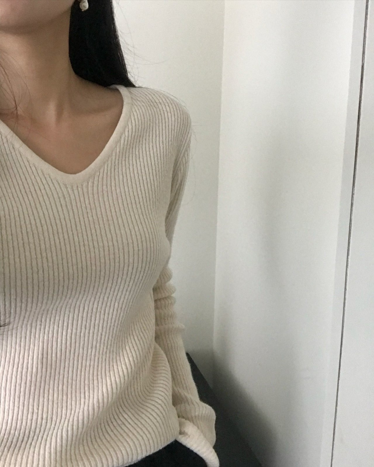 루나 울 골지 V넥 니트 상세 이미지 5