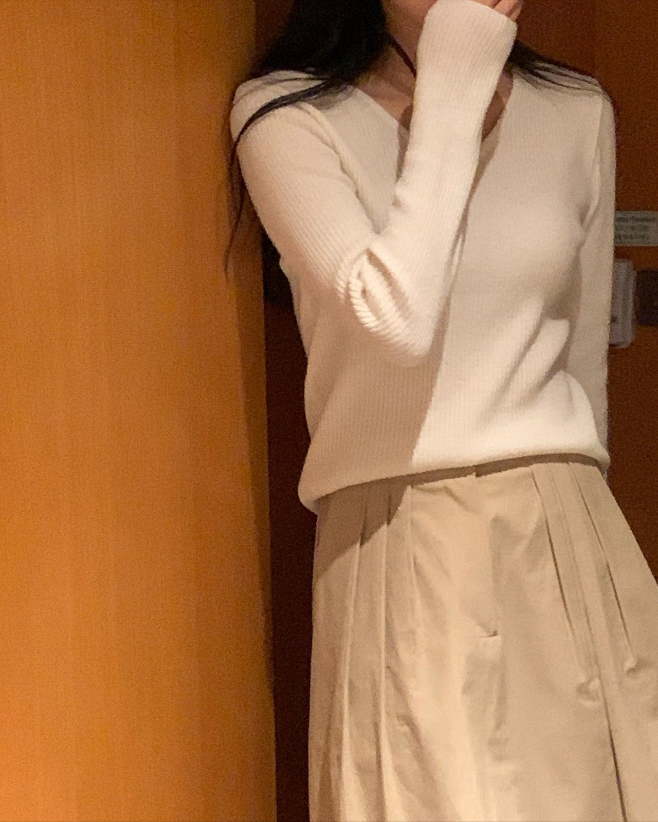 루나 울 골지 V넥 니트 상세 이미지 9