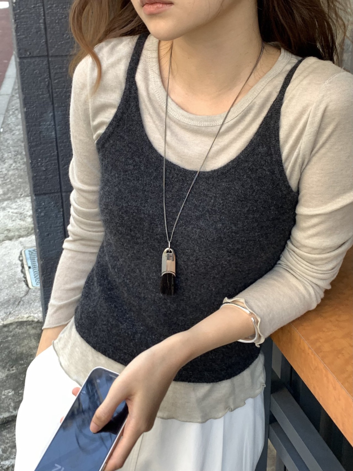 마렌 라운드넥 프릴 긴팔 티셔츠 상세 이미지 5