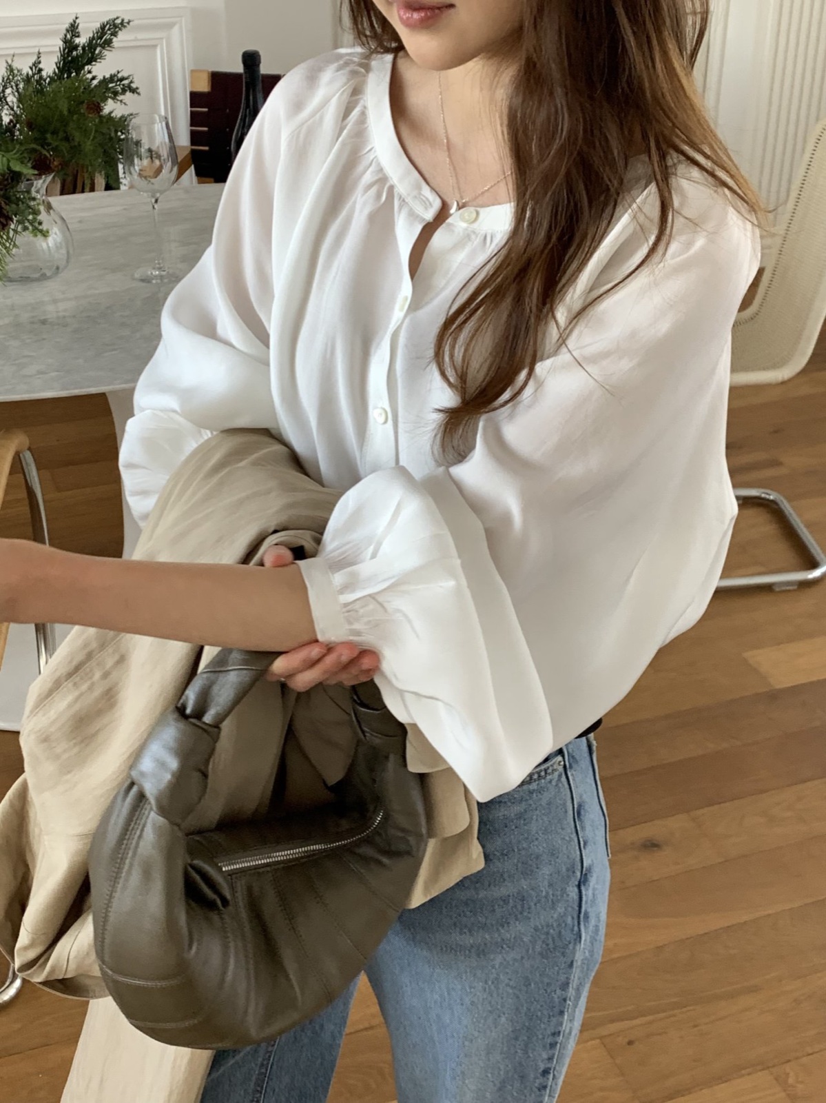 마리 셔링 라운드 블라우스 상세 이미지 2
