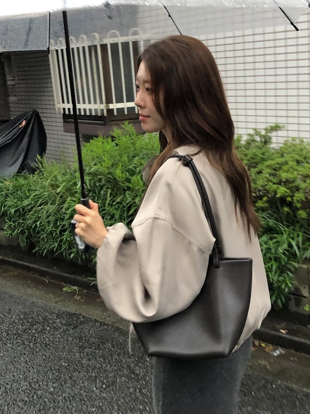마리엘 새틴 러플 블라우스 상세 이미지 3