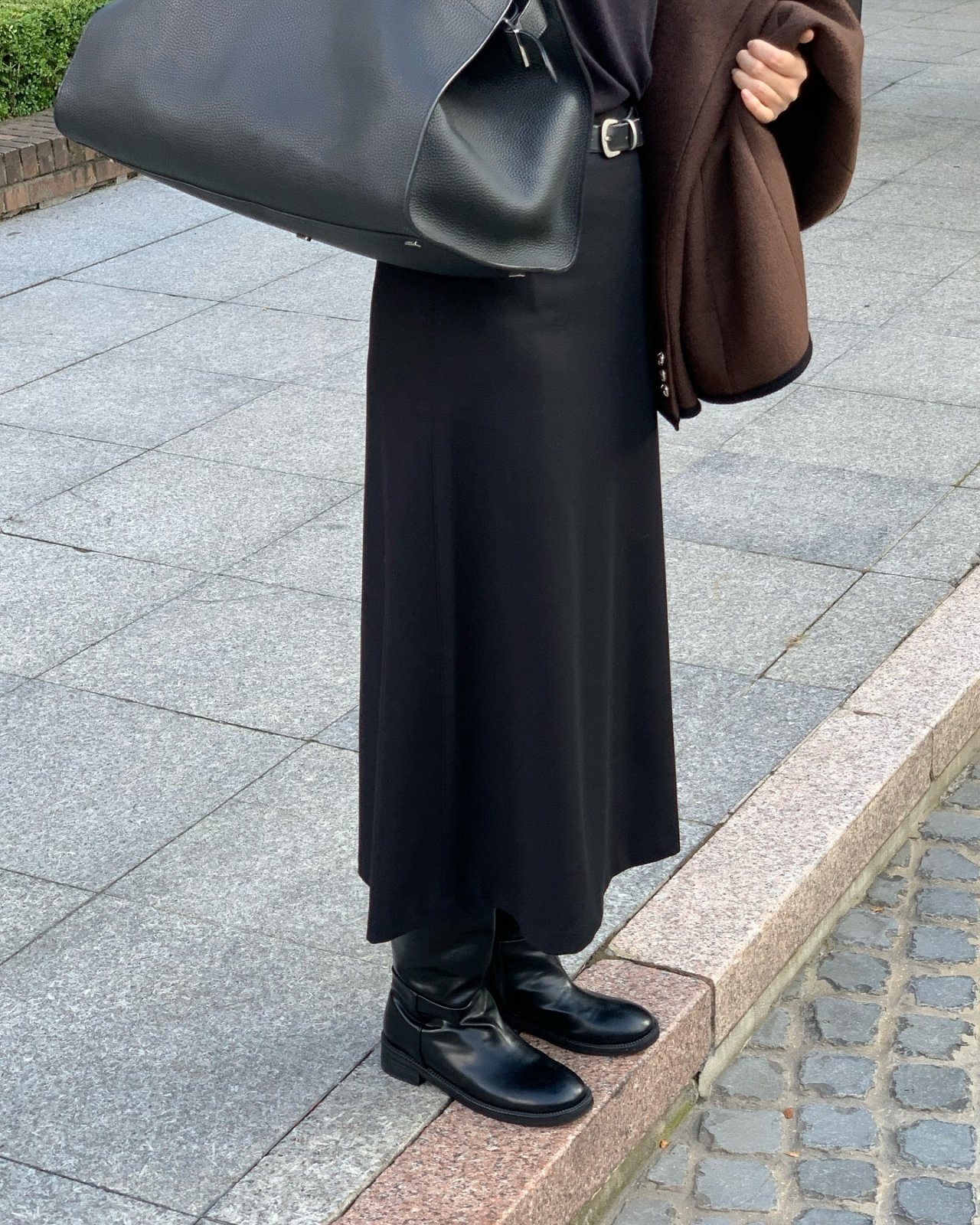 멜로우 울 롱 스커트 착용 컷