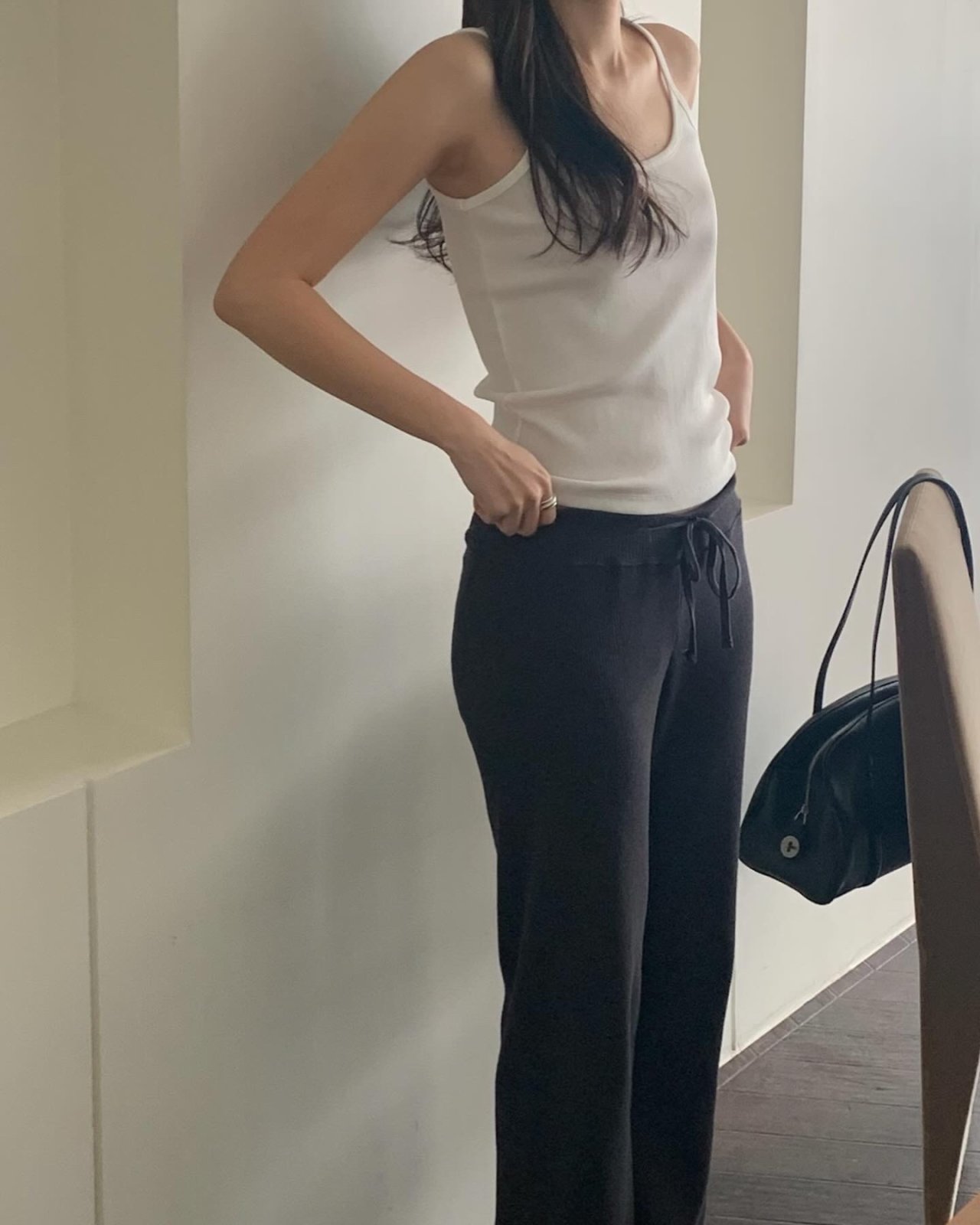 미니멀 스퀘어넥 골지 슬리브리스 상세 이미지 3