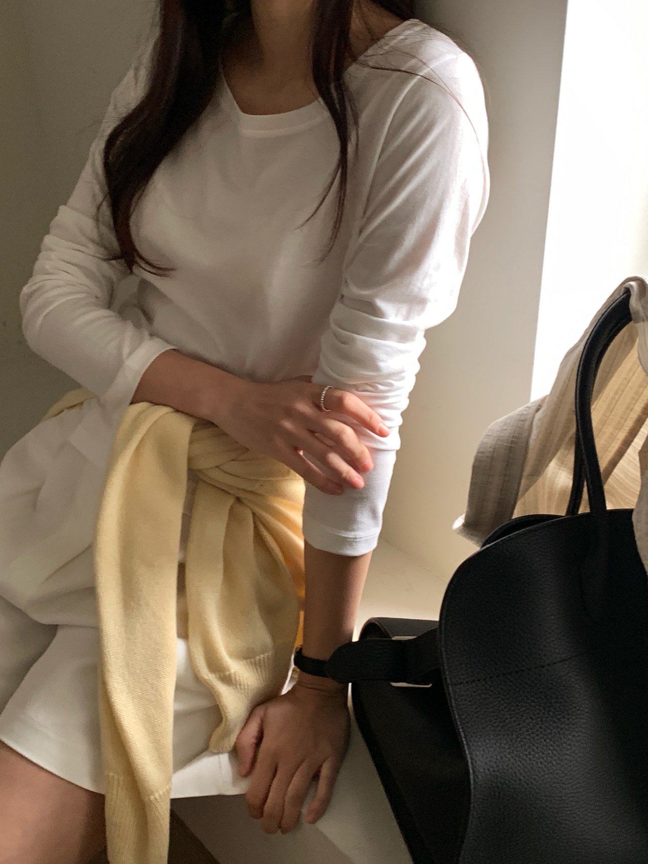 모달 보트넥 뒷절개 긴팔 티셔츠 상세 이미지 9