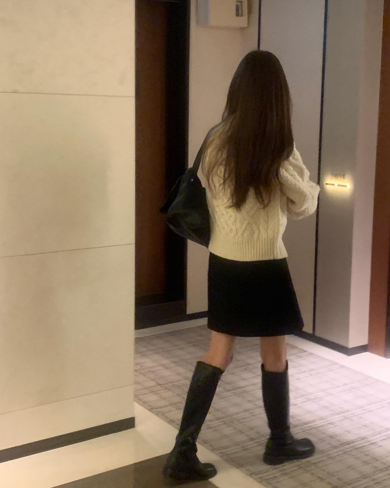 노마 울100 핸드니팅 케이블 가디건 상세 이미지 7