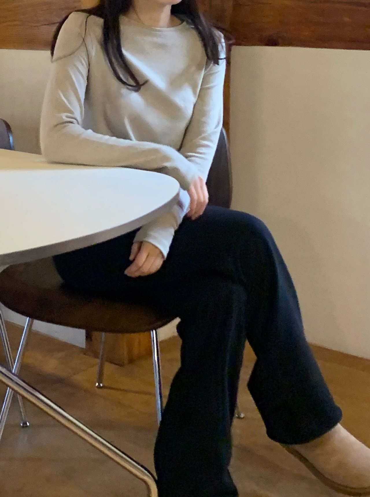 리엘 앙고라 라운드 티셔츠 착용 컷