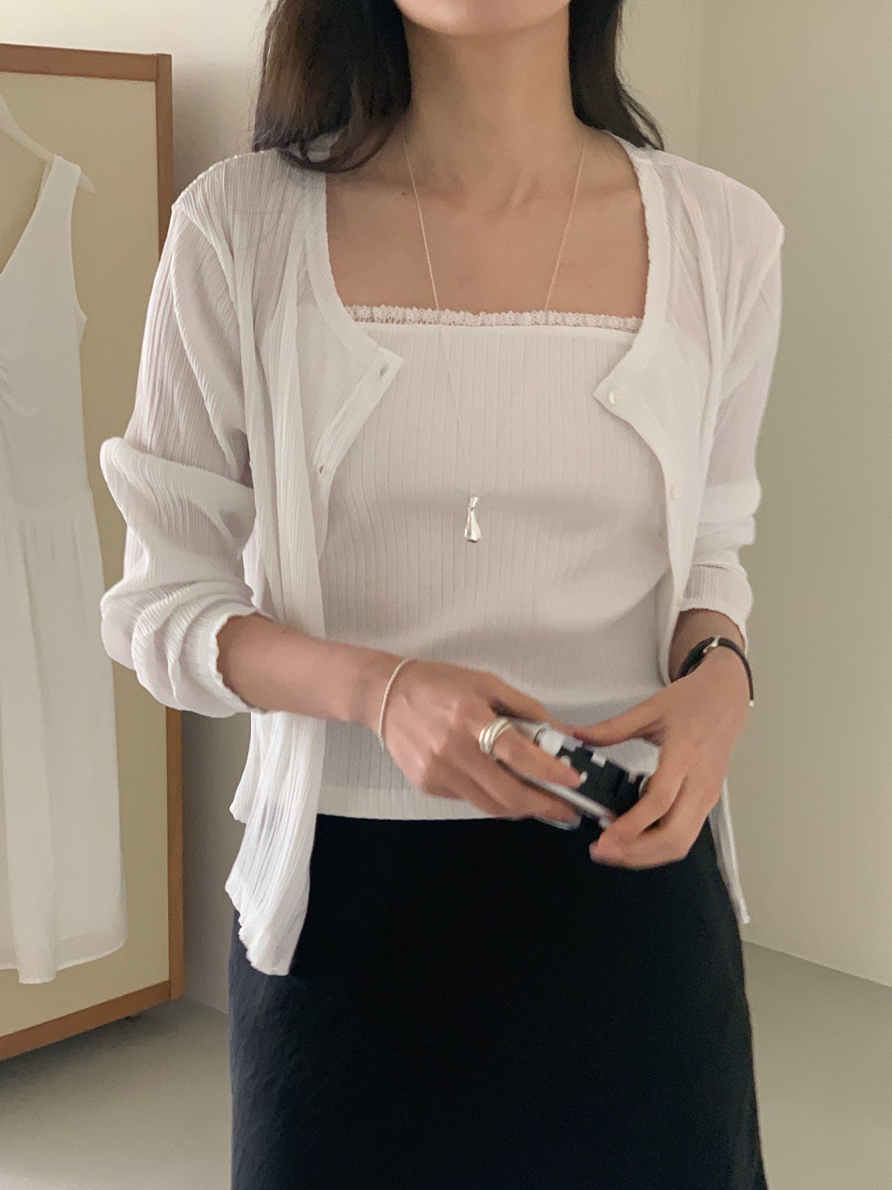 리엘 플리츠 라운드 가디건 착용 컷