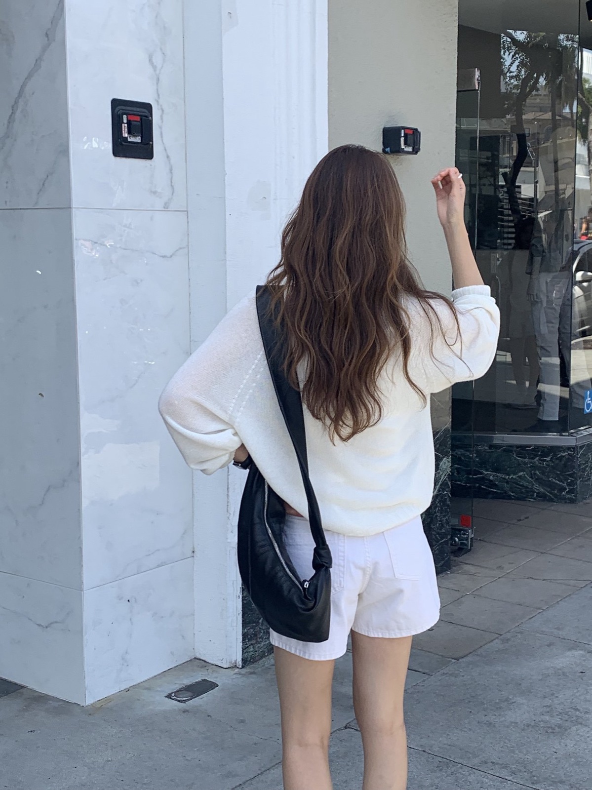 리오 홀가먼트 라운드넥 니트 상세 이미지 4