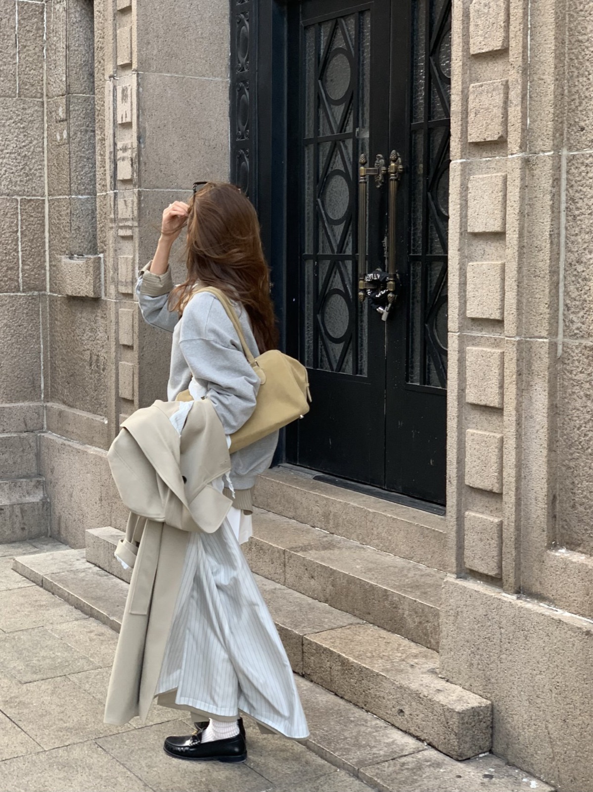 로아 딥 V넥 스웻셔츠 상세 이미지 1