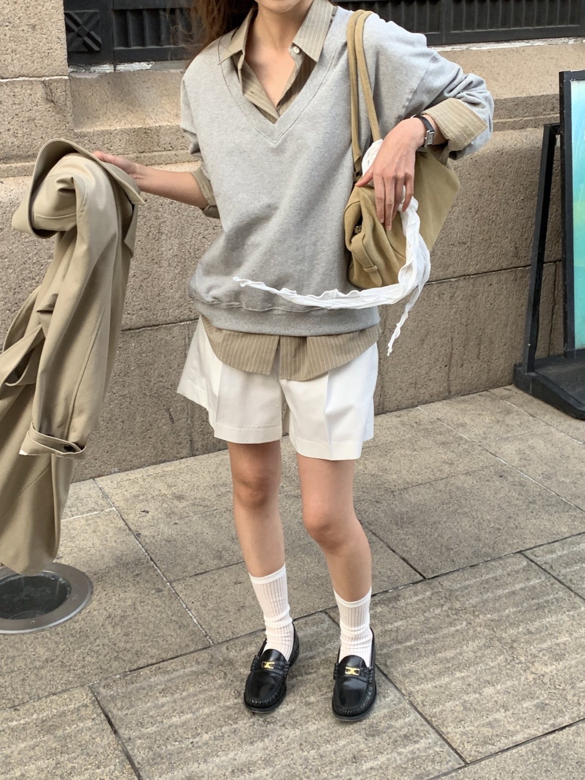 로아 딥 V넥 스웻셔츠 상세 이미지 3