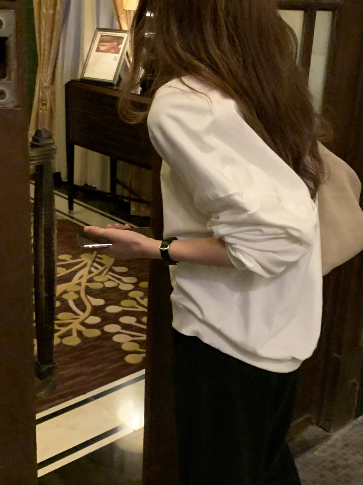 로아 딥 V넥 스웻셔츠 상세 이미지 10