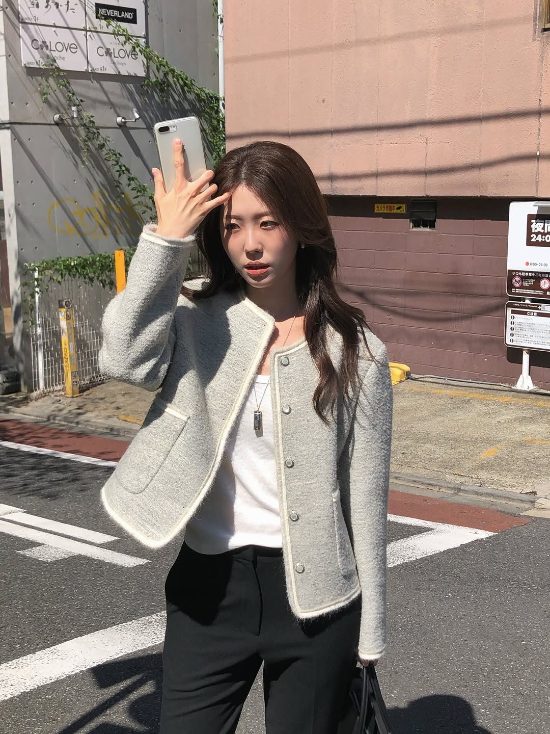 로웬 배색 트위드 자켓 착용 컷